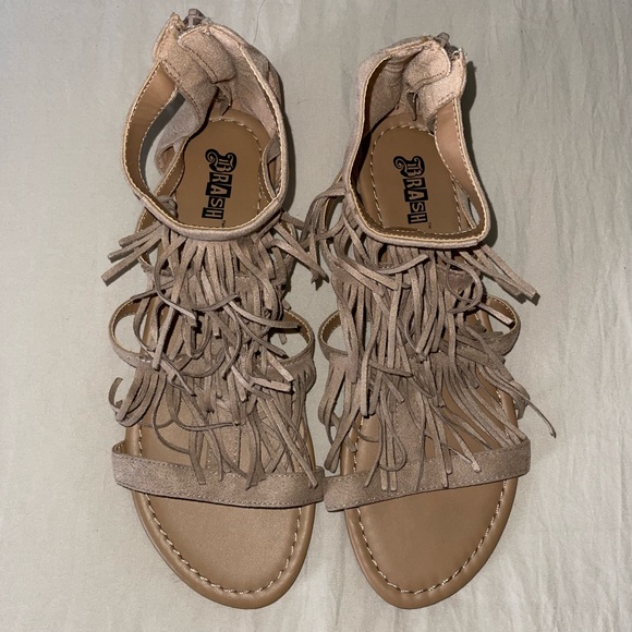 Brash Shoes - 🌺 BRASH FRINGE GLADIATOR FLAT SANDALS. SIZE 9. 🌺